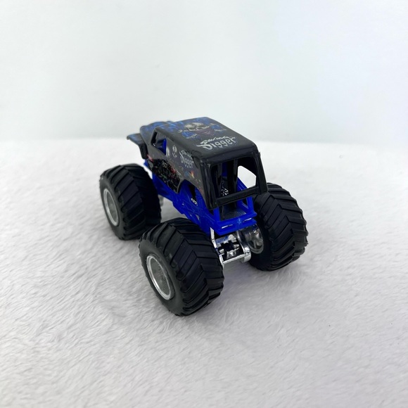 Royal Blue “Grave Digger” Hot Wheels Monster Jam Truck - Picture 3 of 3